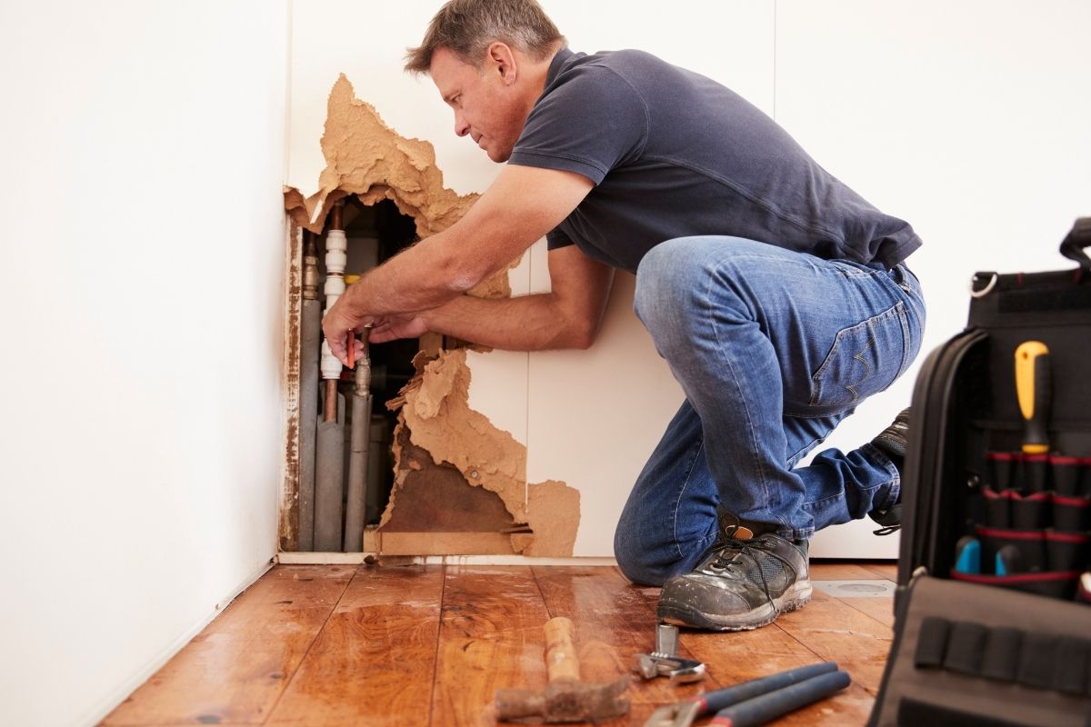 Emergency Plumbing 1 emergency plumbing burst pipe behind wall largo fl